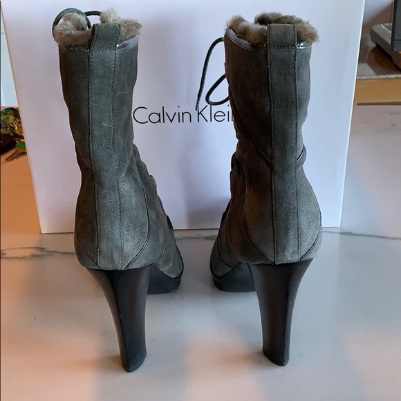 Calvin Klein Dizzy Fur Suede Boots Sz 7.5 Grey - Picture 2 of 6